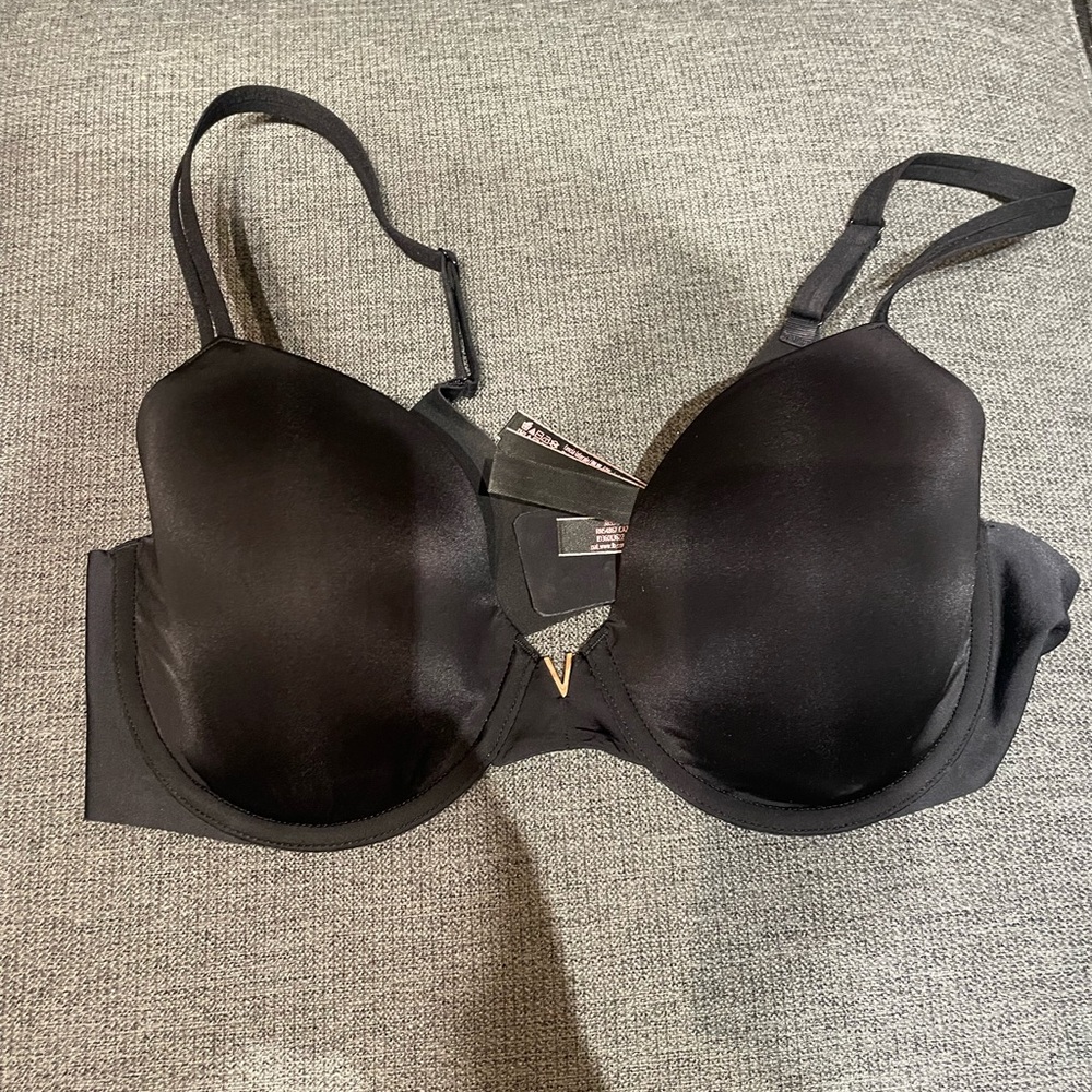Victoria’s Secret Black Bra 38B